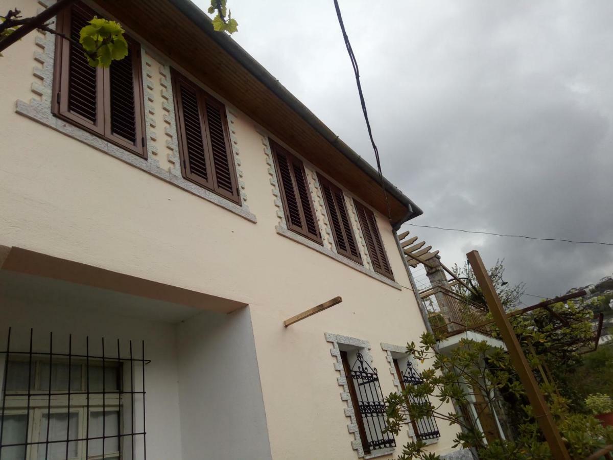 Vila Ss Kekezi Villa Gjirokastër Dış mekan fotoğraf